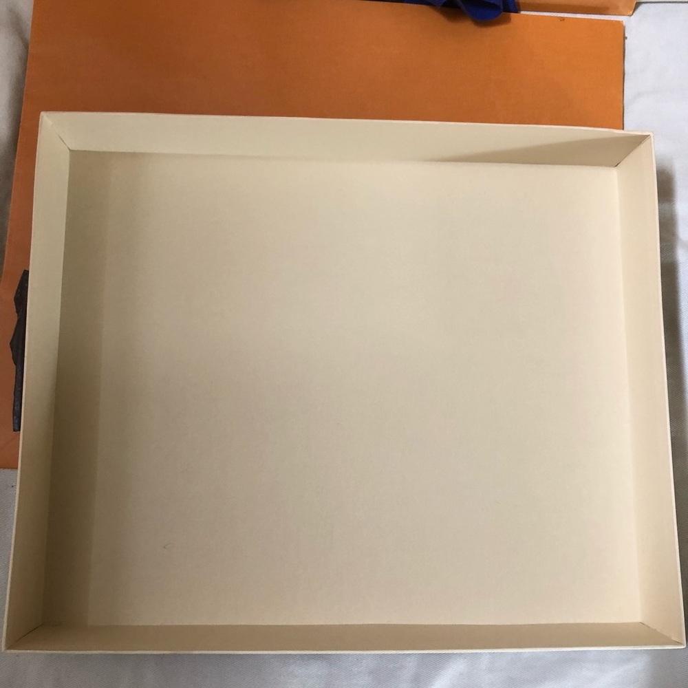 Authentic LV Box - Picture 6 of 12